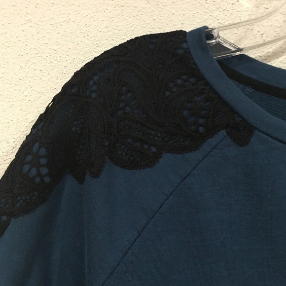 Loft Short Sleeve Lace top Size XS EUC - Picture 2 of 3